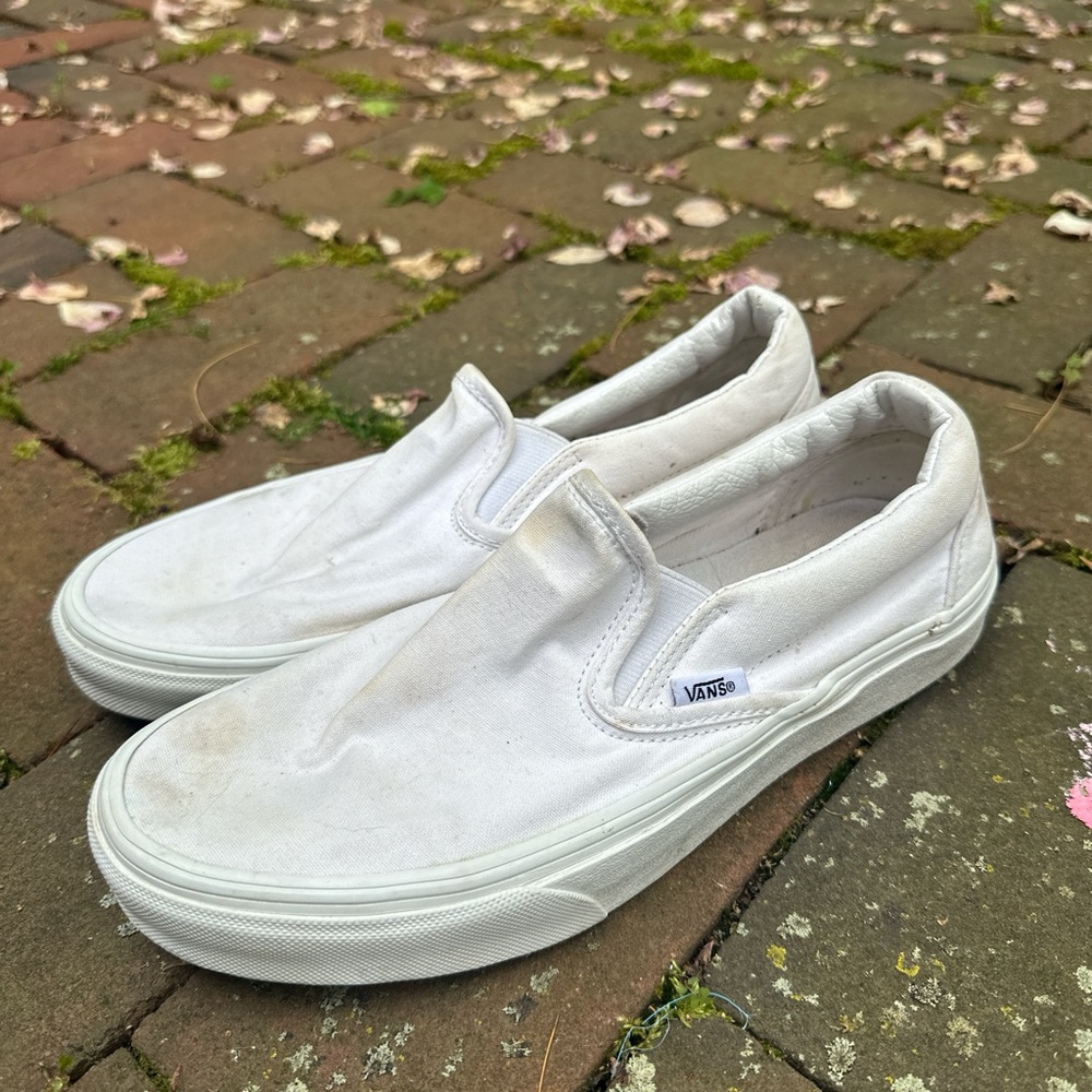 Vans / white slip ons ⭐️
